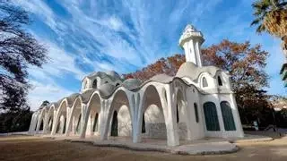 Lo siento Cadaqués, pero la masía más bonita de Catalunya está en Terrassa: influenciada por la obra de Gaudí y dentro de un complejo de jardines de enorme belleza
