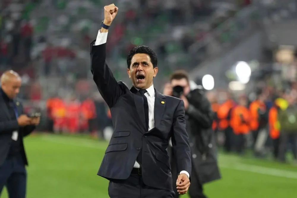 Nasser al Khelaifi celebra el pase a la final en el césped del Allianz Arena.