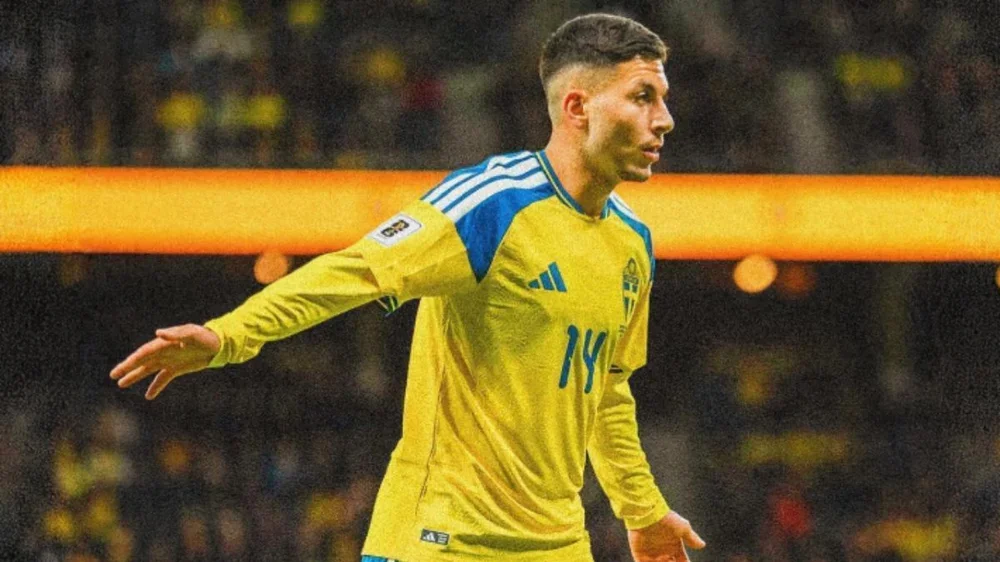 ¿Pero qué hiciste Bardghji? La elástica de Roony con la que soñará el jugador de Olympiacos